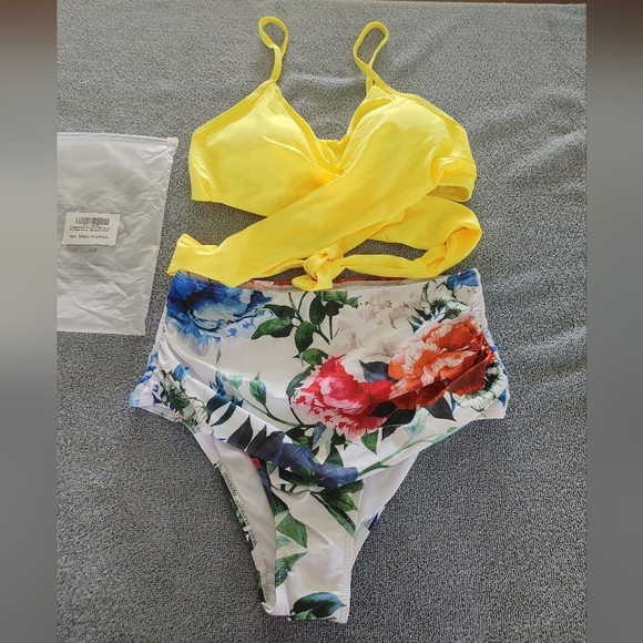 Yellow Floral Women's Swimwear Set, Size M, New In Bag - Picture 3 of 4